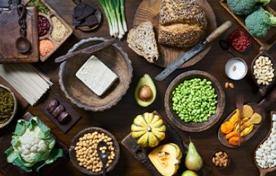 Diferentes comidas con todos los tipos de nutrientes que existen en los alimentos Diferentes comidas con todos los tipos de nutrientes que existen en los alimentos