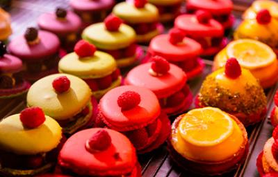 Macarons de colores clásicos de la repostería francesa. Macarons de colores clásicos de la repostería francesa.