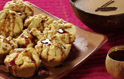 Postre con salsa de chancaca Postre con salsa de chancaca