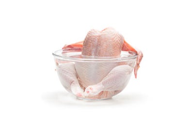 descongelar pollo en agua