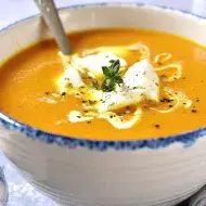 Crema casera de zapallo con queso y crema de leche