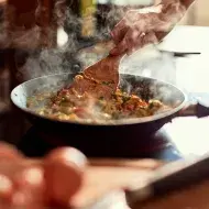 Cocinar en sartén y quitar grasa de la cocina 
