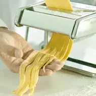 Máquina y masa para hacer pasta casera