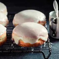 Donuts con glaseado blanco