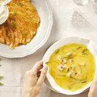Plato con receta de gazpacho de salmón