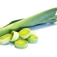 Los calçots son un tipo de cebolla larga que se altera en su crecimiento para que sean más dulces