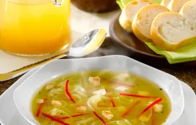 Sopa de Pollo a la Mediterránea Sopa de Pollo a la Mediterránea