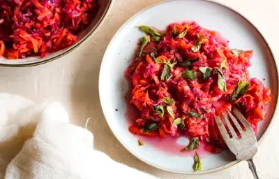 Ensalada de zanahoria, rábano blanco repollo morado