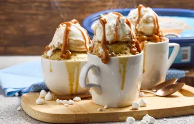 Mugcake con Helado de Tres Leches Mugcake con Helado de Tres Leches