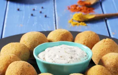 Falafel con Salsa de yoghurt al Ajo Falafel con Salsa de yoghurt al Ajo