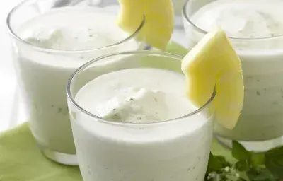 Granizado de piña con albahaca