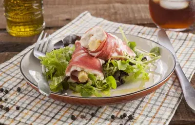 JAMON SERRANO RELLENO DE PASTA DE ATÚN JAMON SERRANO RELLENO DE PASTA DE ATÚN