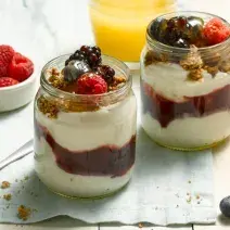 Vasitos de fruta y yoghurt