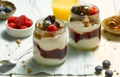 Vasitos de fruta y yoghurt