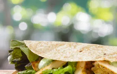 Taco Integral con Pollo y Verduras Grilladas con Salsa de Cilantro Taco Integral con Pollo y Verduras Grilladas con Salsa de Cilantro