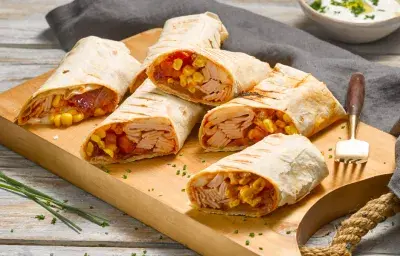 Burritos de verduras atomatadas y queso Burritos de verduras atomatadas y queso
