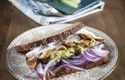 Sandwich jugoso de ajo y cebolla Sandwich jugoso de ajo y cebolla