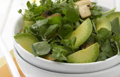 Ensalada de Berros con Palta y Champiñones Ensalada de Berros con Palta y Champiñones