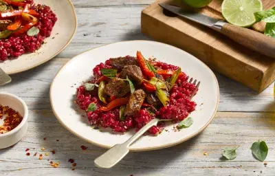 Risotto de cebada con salteado de carne Risotto de cebada con salteado de carne
