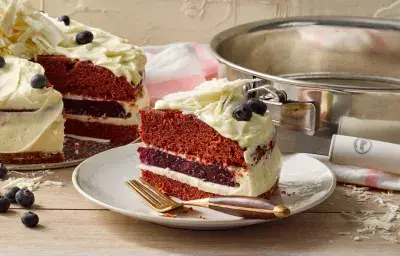 Torta redvelvet y frutos rojos Torta redvelvet y frutos rojos
