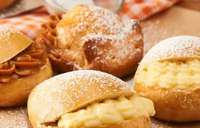 Conejitos con Crema Pastelera y Manjar Conejitos con Crema Pastelera y Manjar