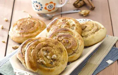 Rollos de Canela y Glaseado de Leche Condensada Rollos de Canela y Glaseado de Leche Condensada