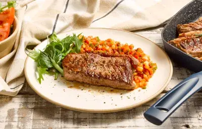 Lomo grillado con Ragout de Verduras Lomo grillado con Ragout de Verduras