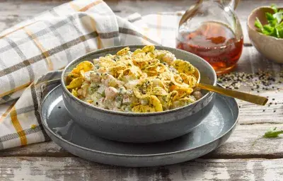 Ensalada cremosa con crocante de sésamo Ensalada cremosa con crocante de sésamo