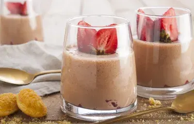 Espuma de chocolate y frutilla Espuma de chocolate y frutilla