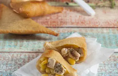 Empanaditas Faciles de Pan de Molde Rellenas con Pollo Jugoso y Choclo a la Crema Empanaditas Faciles de Pan de Molde Rellenas con Pollo Jugoso y Choclo a la Crema