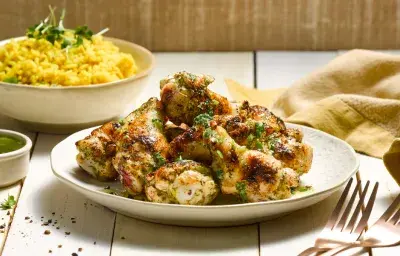 Alitas de pollo con arroz amarillo Alitas de pollo con arroz amarillo