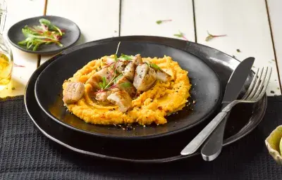 Cubos de reineta con puré de zanahoria y maní Cubos de reineta con puré de zanahoria y maní