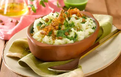 Puré con Cochayuyo, Avellanas y Aceite de Cilantro