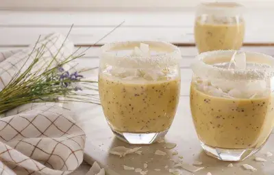 Batido de mango, maracuyá y coco Batido de mango, maracuyá y coco