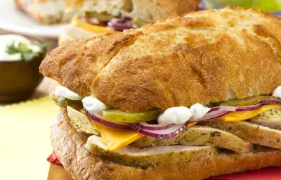 Mini Sandwich de Pollo Estilo Americano Mini Sandwich de Pollo Estilo Americano