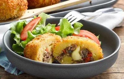 Papas Rellenas con Pino de Carne y Verduras Papas Rellenas con Pino de Carne y Verduras