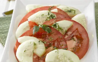 Ensalada de Tomates con Pepino Ensalada de Tomates con Pepino