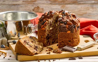 Pan de pascua de almendras y chocolate