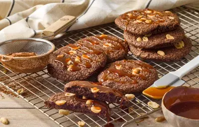Galletas brownie con salsa caramelo Galletas brownie con salsa caramelo