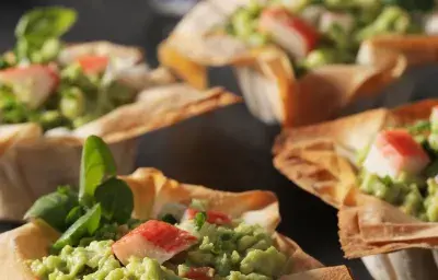 Canastos de Masa de Philo Rellenas de Kanikama y Palta Canastos de Masa de Philo Rellenas de Kanikama y Palta