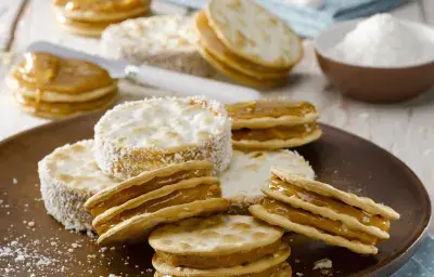 Galletas Con Manjar y Coco