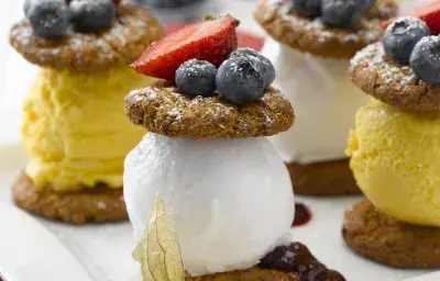 Torres de Helado con Galletas y Frutas Torres de Helado con Galletas y Frutas