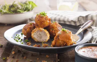 Croquetas de pavo con salsa rosa Croquetas de pavo con salsa rosa