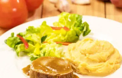 Carne a la Cacerola con Puré Picante Carne a la Cacerola con Puré Picante