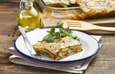 Lasaña de Verduras con Salsa de Tomate Veggie Lasaña de Verduras con Salsa de Tomate Veggie