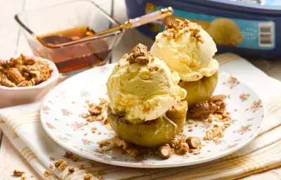Manzanas asadas con Helado de Vainilla Manzanas asadas con Helado de Vainilla