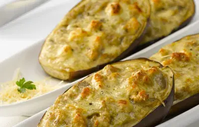 Berenjena Rellena con Crema de Pollo y Queso Berenjena Rellena con Crema de Pollo y Queso