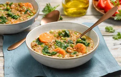 Guiso de lentejas con carne y verduras Guiso de lentejas con carne y verduras
