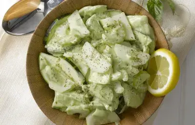 Ensalada Fresca con Crema de Palta Ensalada Fresca con Crema de Palta