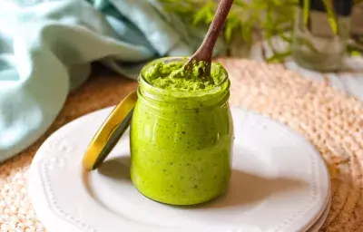 Pesto de hojas de coliflor Pesto de hojas de coliflor